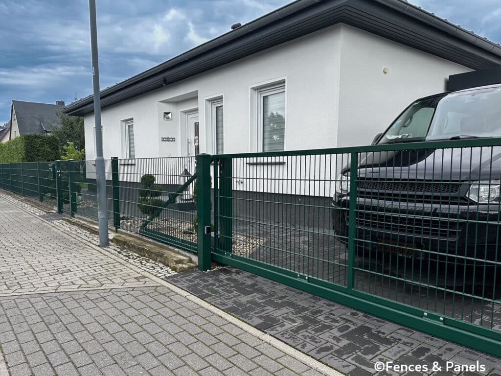 brama przesuwna i panele